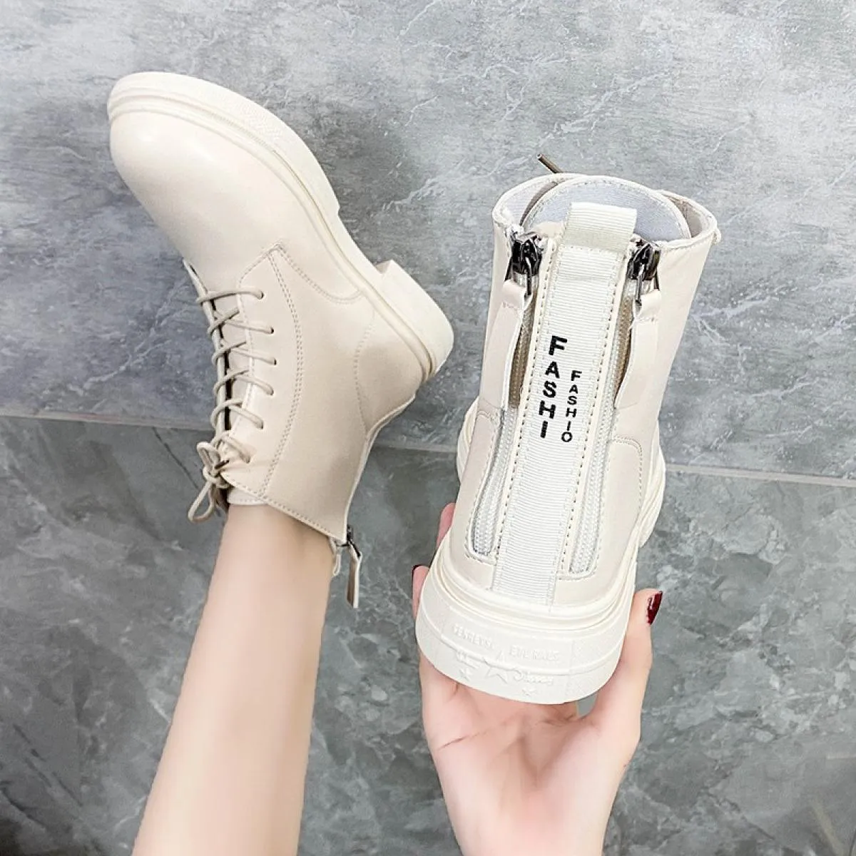 2022 Stivali da donna da moto Scarpe invernali in morbida pelle Zeppe Botas nere Piattaforme stringate femminili Donna Botas Mu
