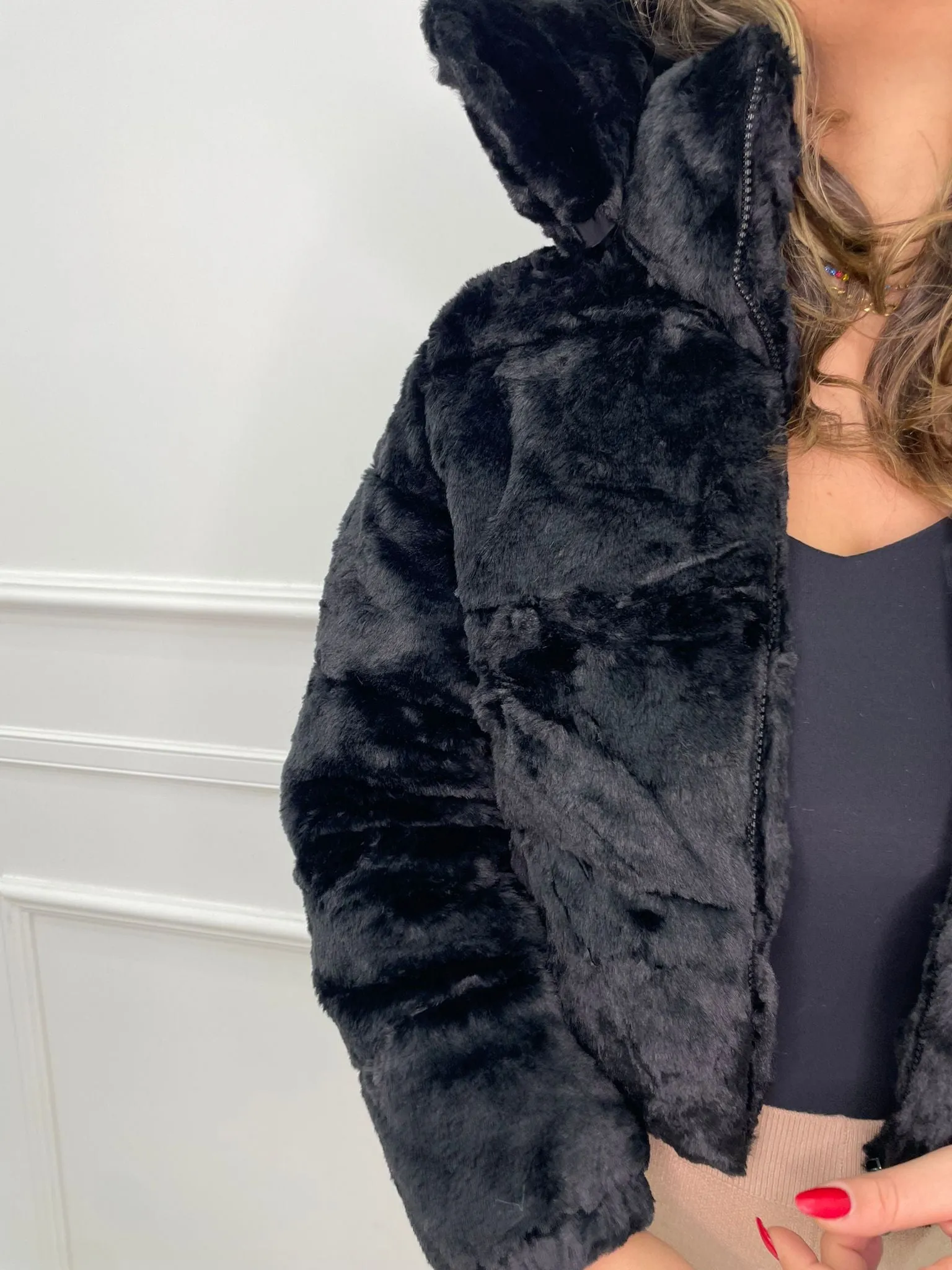 Bomber in eco pelliccia con cappuccio rimovibile