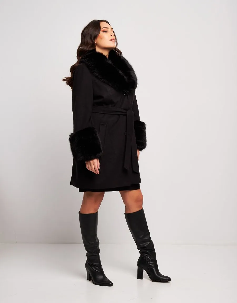 Cappotto con cintura e ecopelliccia