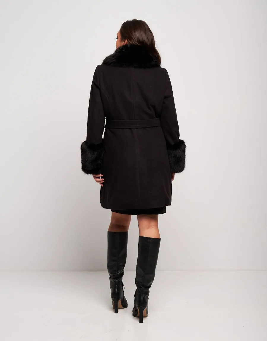 Cappotto con cintura e ecopelliccia