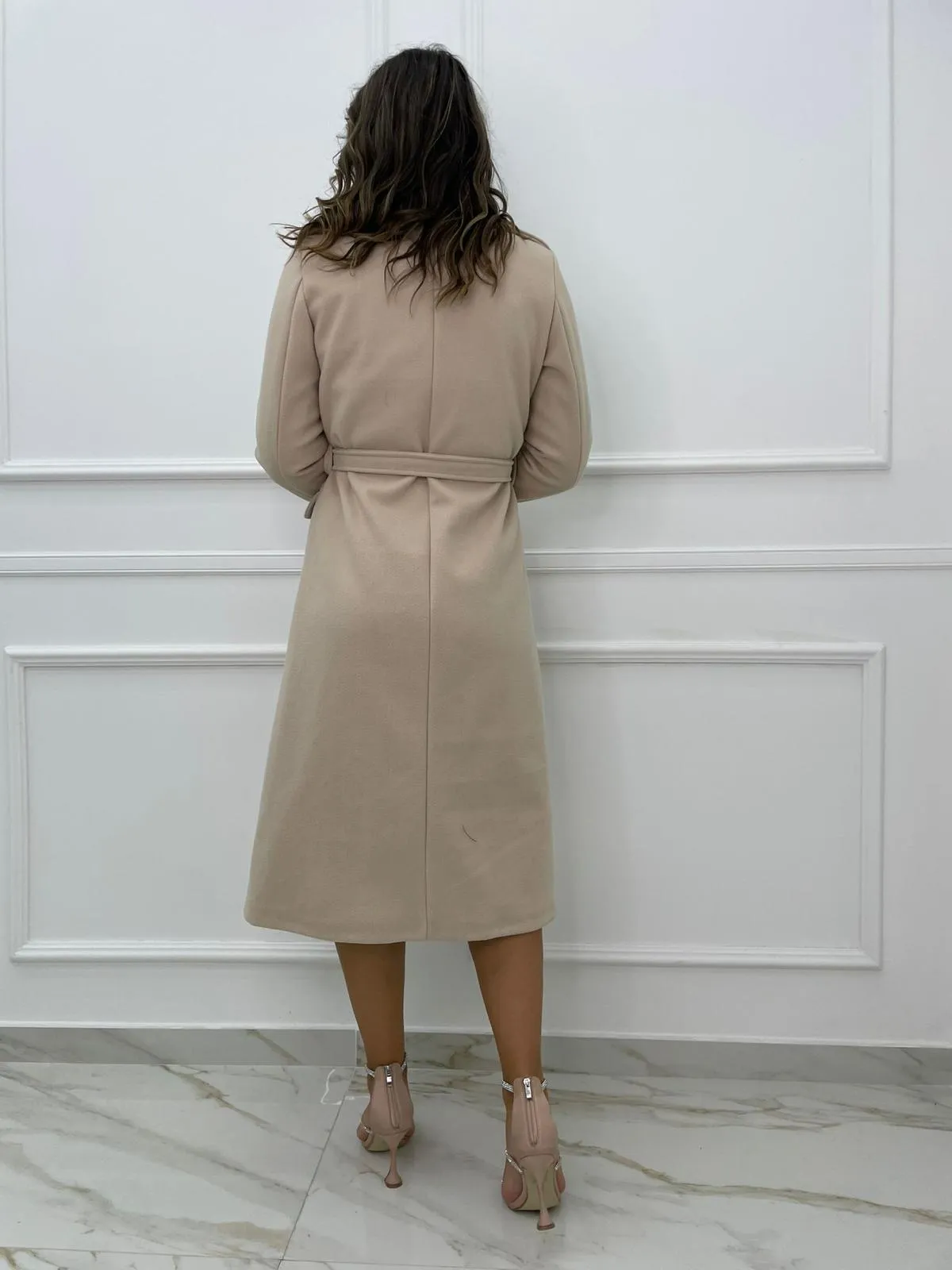Cappotto lungo tinta unita con cintura in vita