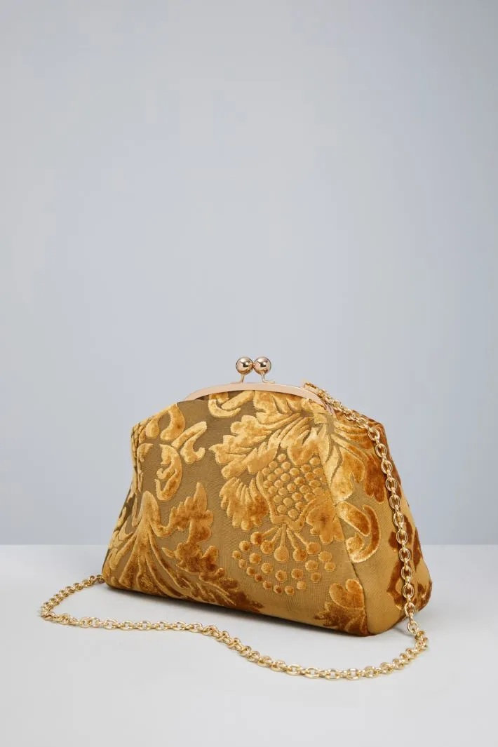 Clutch damascata
