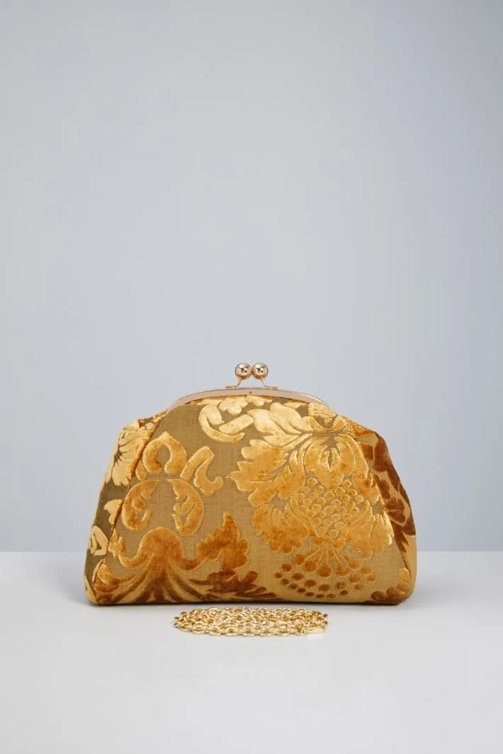 Clutch damascata