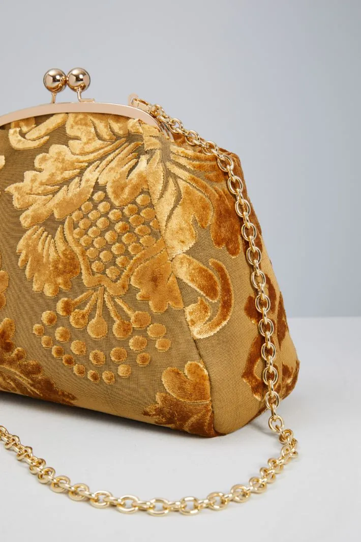 Clutch damascata