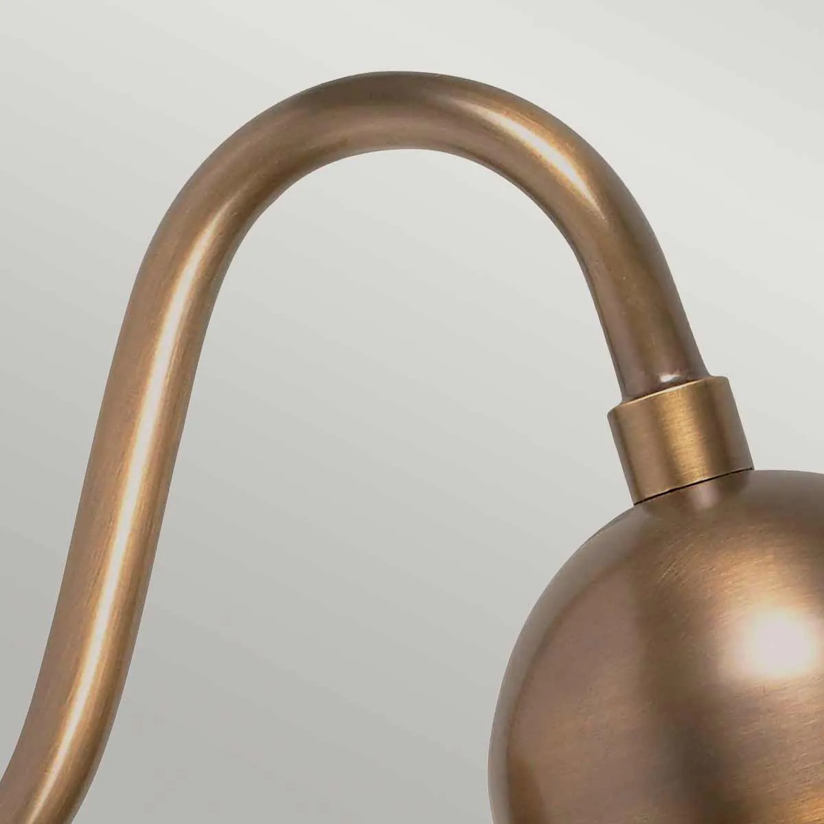 Elstead Lighting  Applique da parete per esterni con struttura in ottone e diffusore in vetro Somerton - 100W