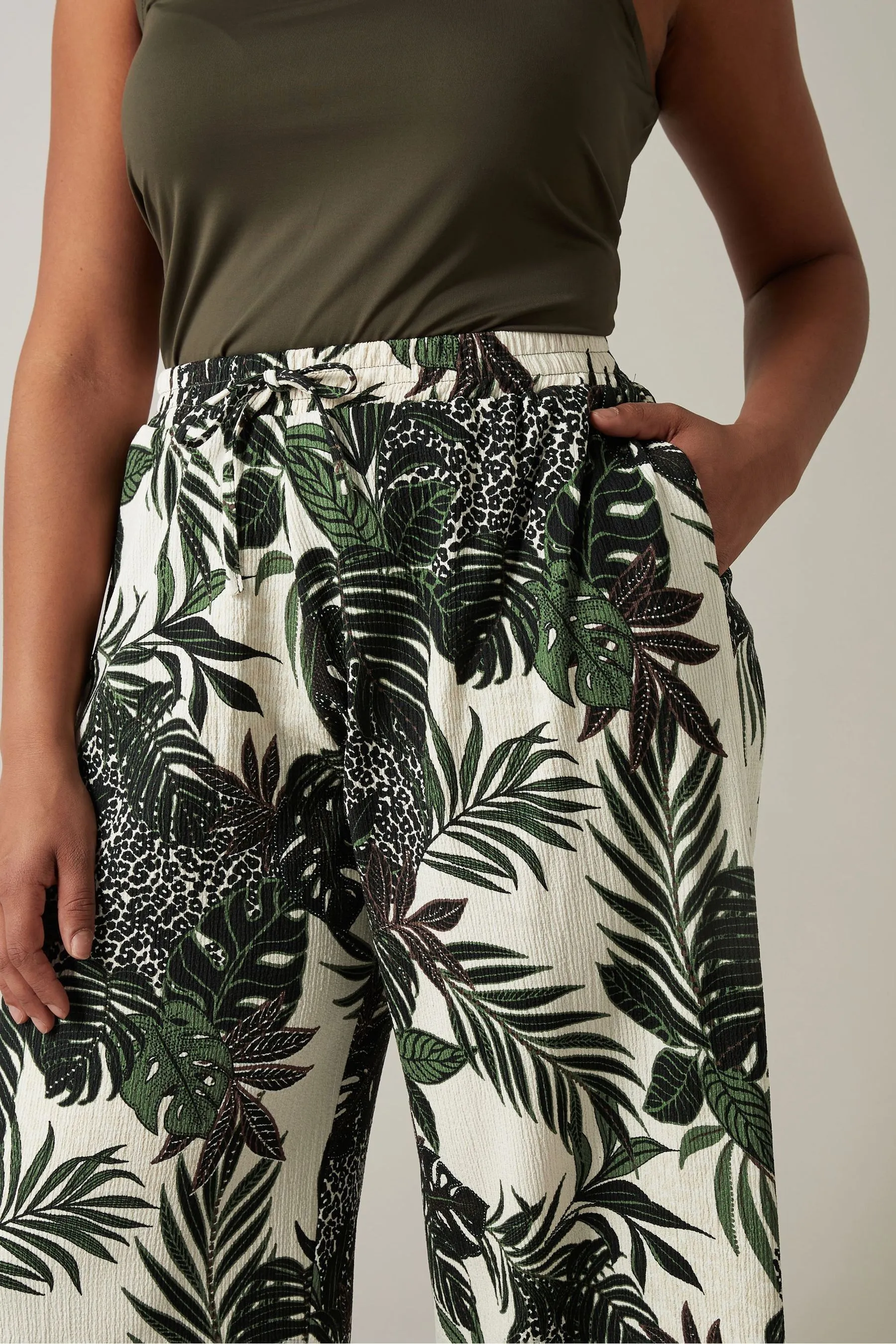 Nero Pantaloni in crêpe e jersey Evans    