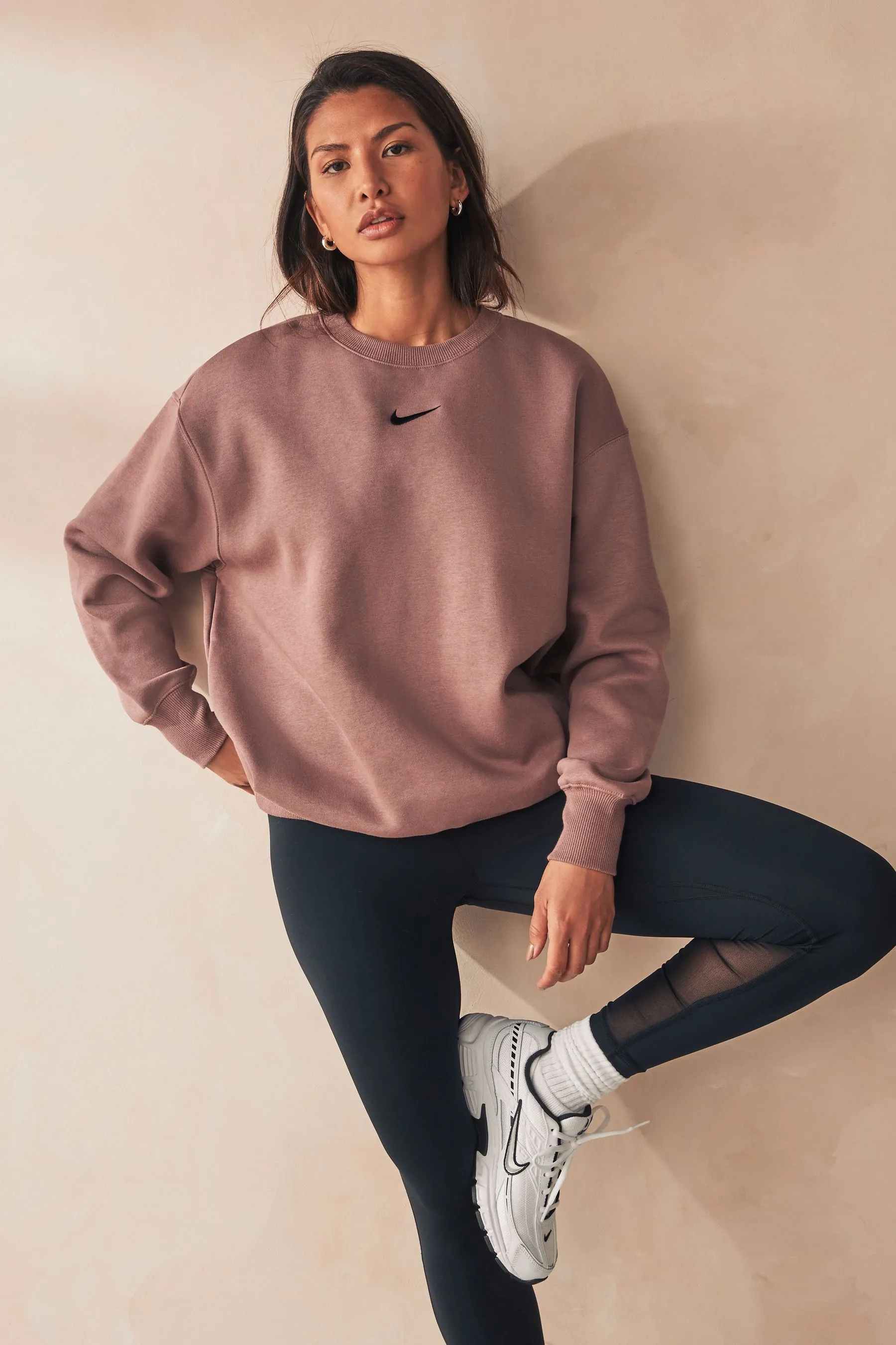 Nike - Felpa oversize con logo piccolo