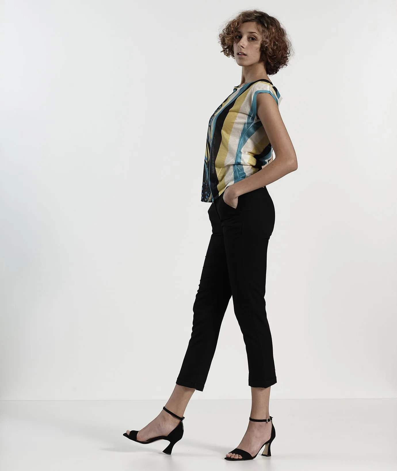 Pantaloni neri con tasche