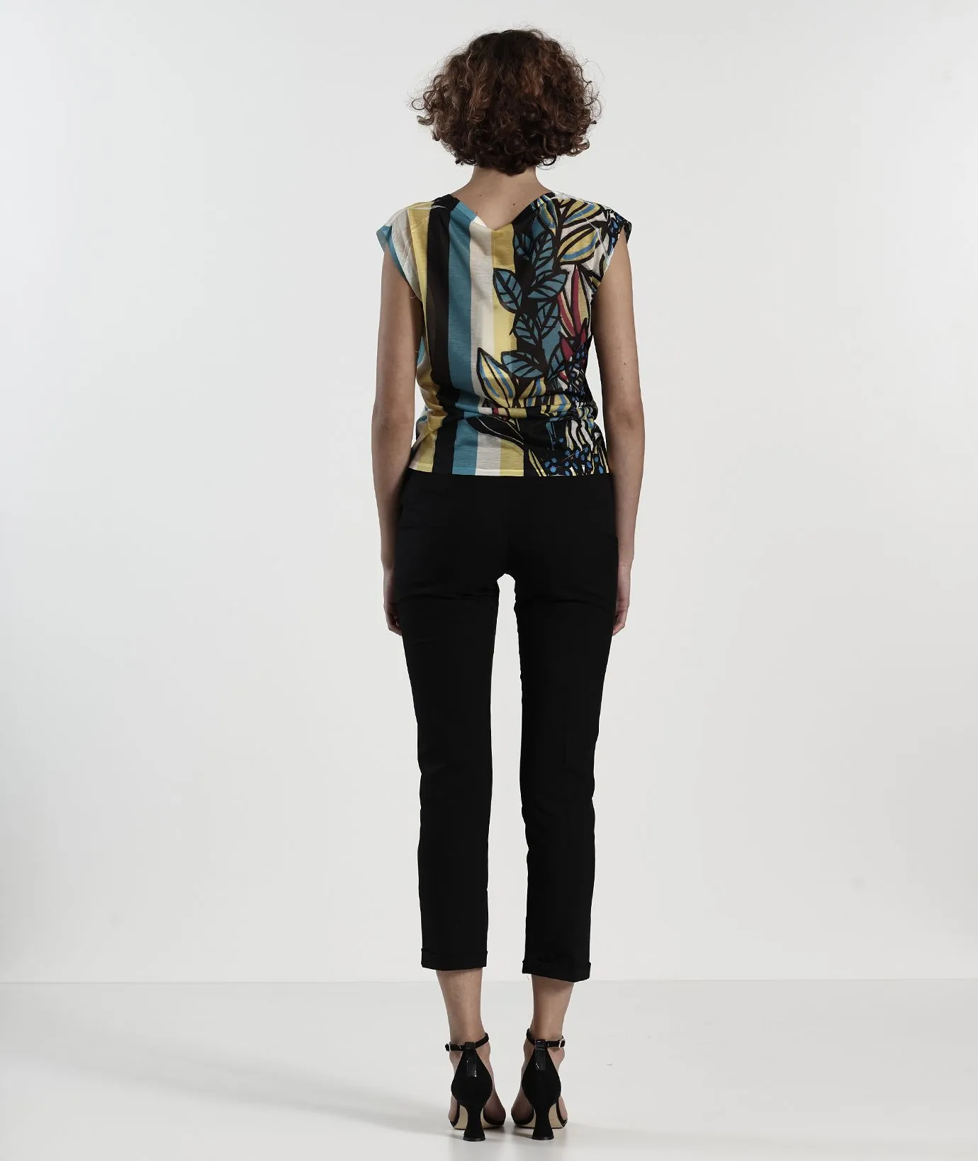 Pantaloni neri con tasche