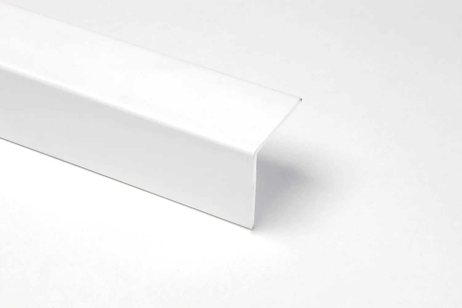 Paraspigolo in PVC 3000x24x24 mm bianco