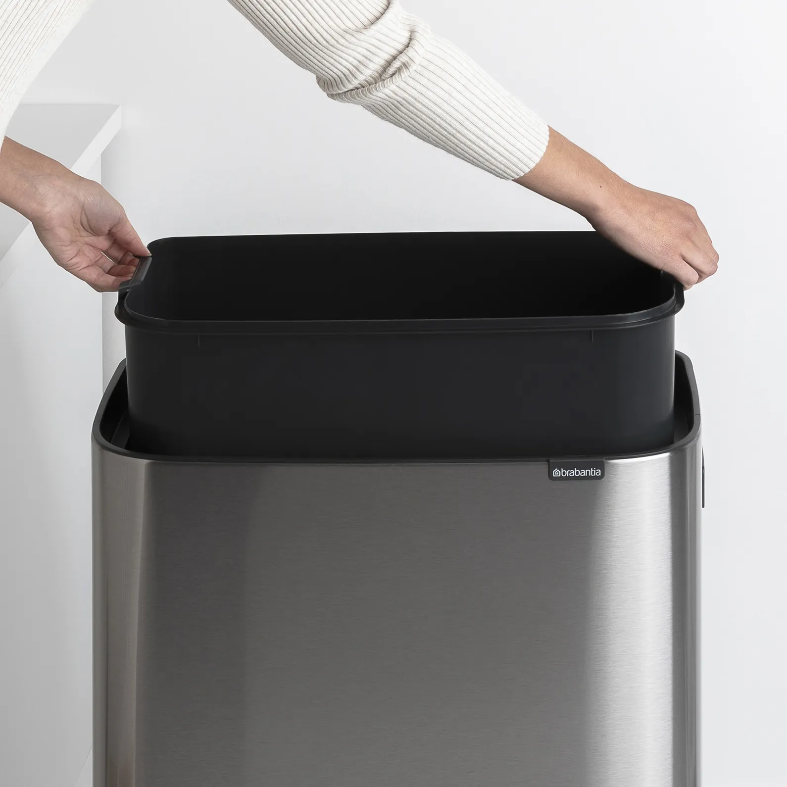 Pattumiera touch alta Bo 60 L.jz{font-size:18px}Mineral concrete grey