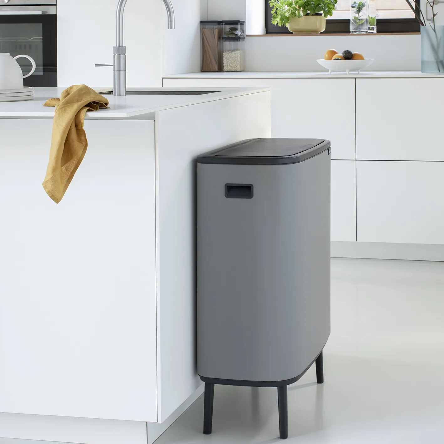 Pattumiera touch alta Bo 60 L.jz{font-size:18px}Mineral concrete grey