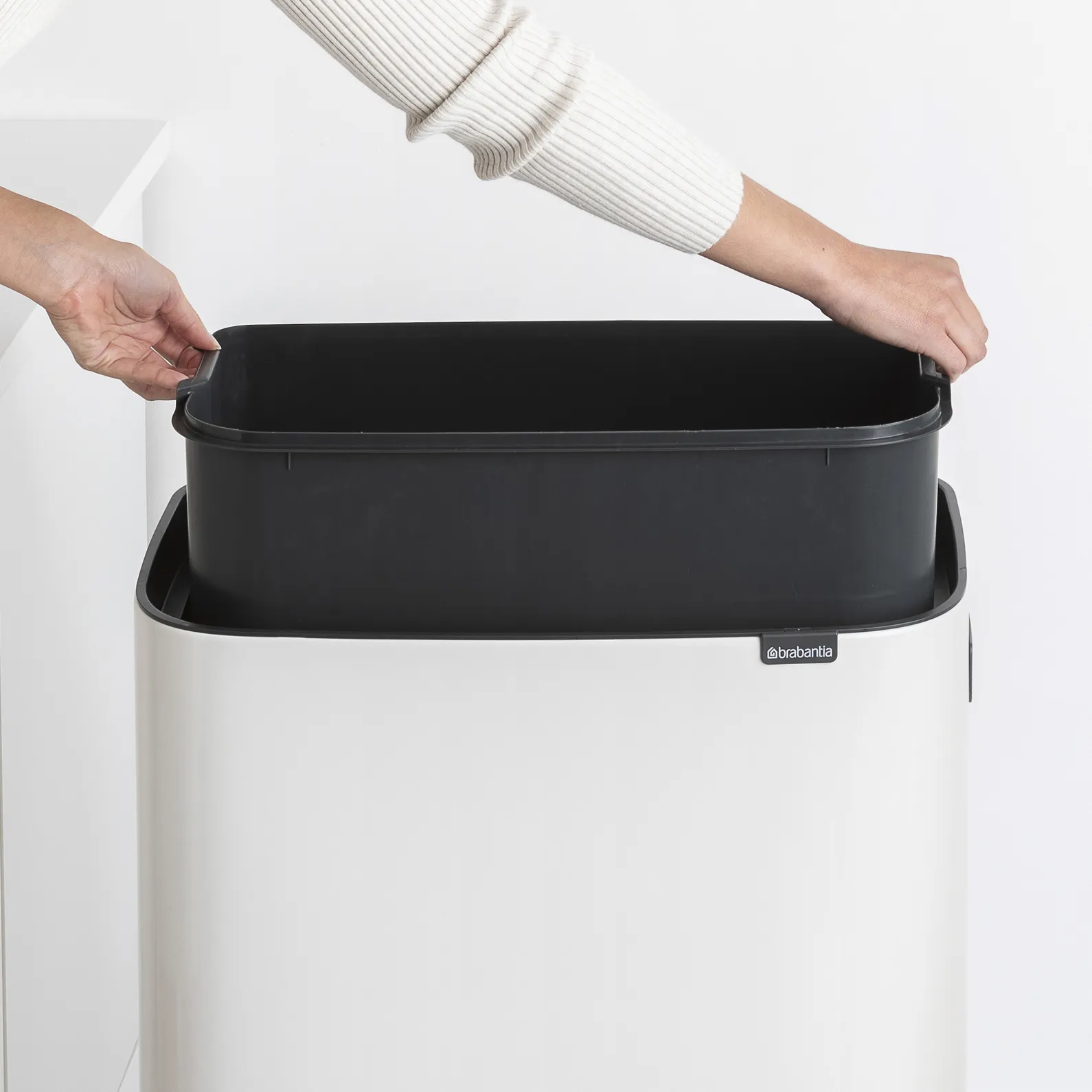 Pattumiera touch alta Bo 60 L.jz{font-size:18px}Mineral concrete grey