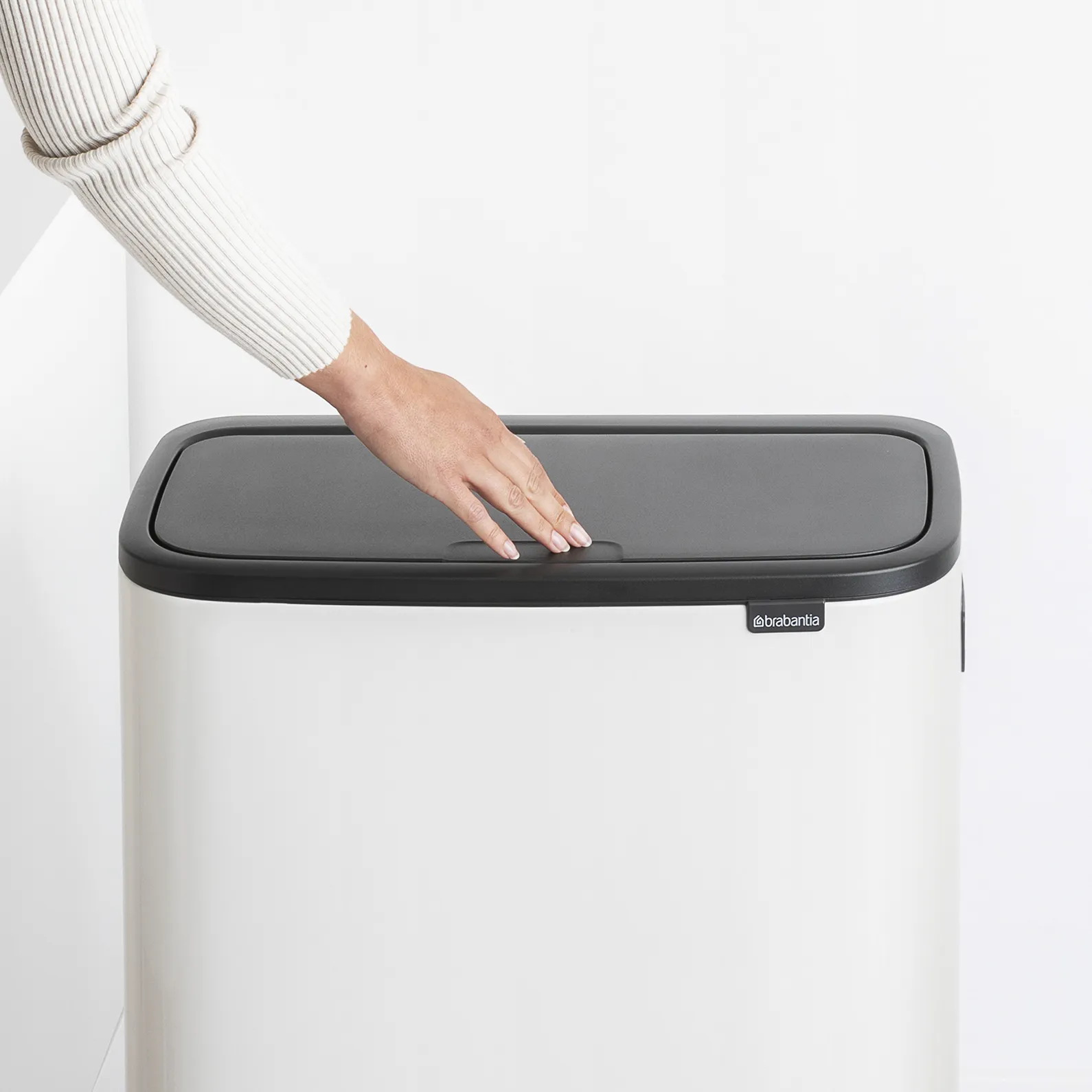 Pattumiera touch alta Bo 60 L.jz{font-size:18px}Mineral concrete grey