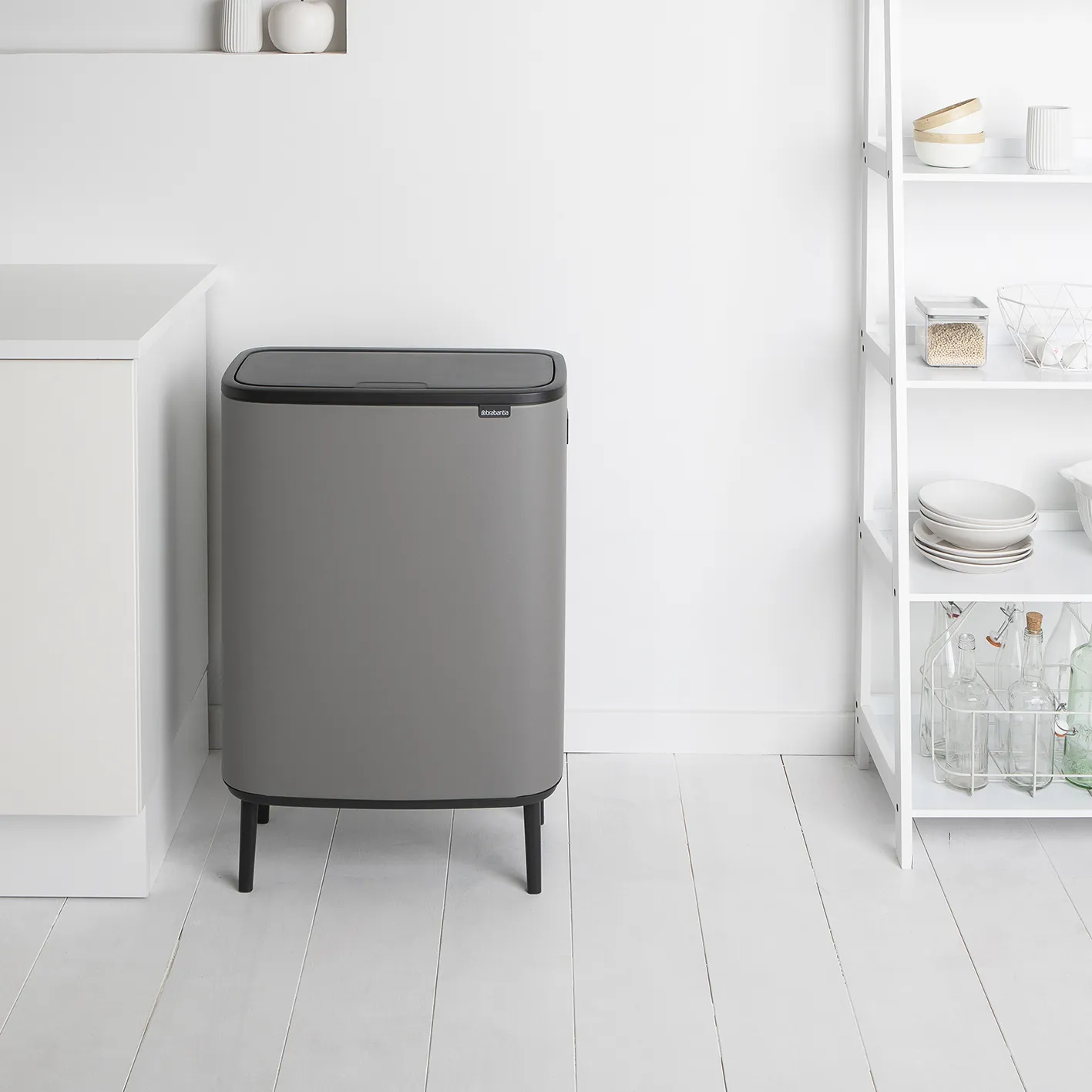 Pattumiera touch alta Bo 60 L.jz{font-size:18px}Mineral concrete grey