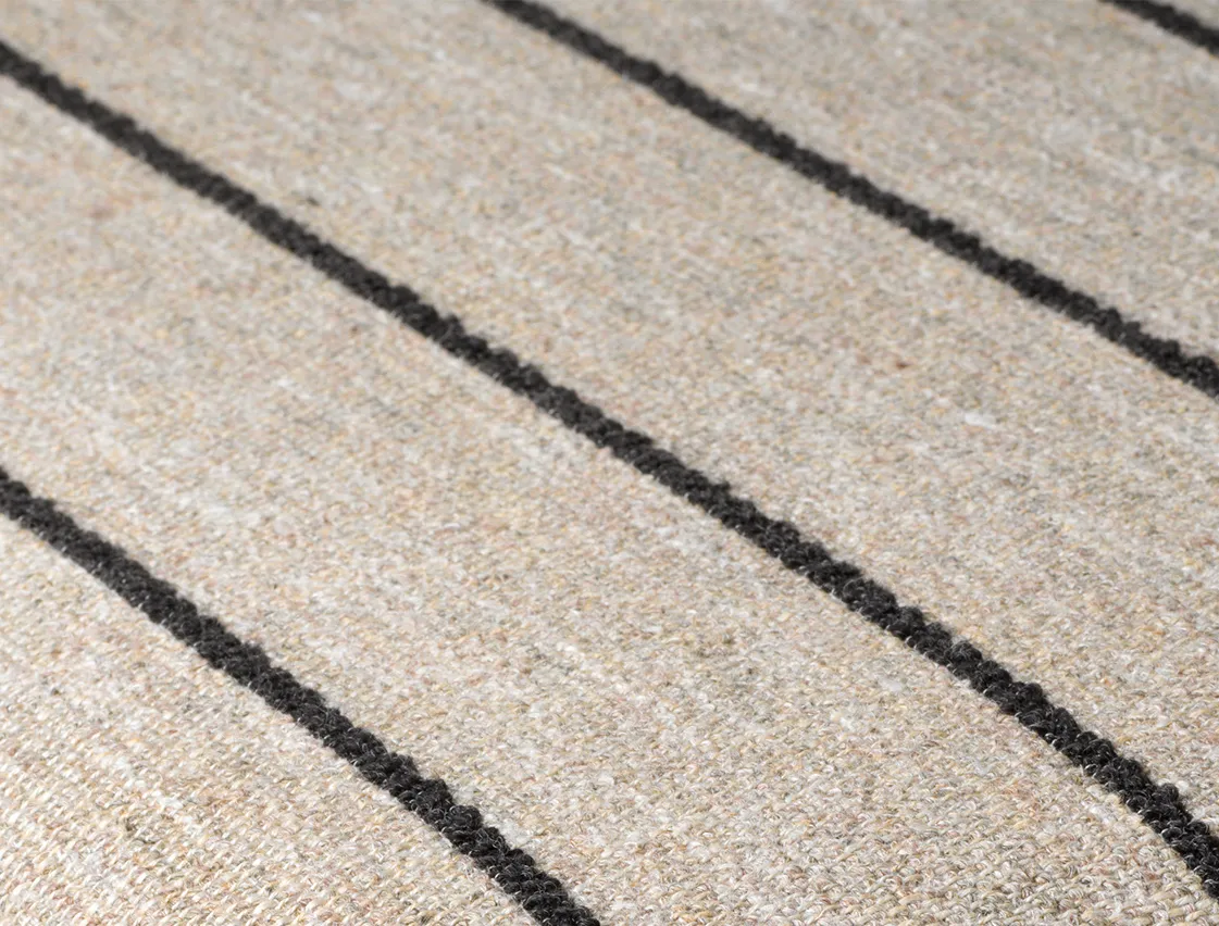 Poltrona Turn.jp{font-size:18px}Bouclé di cachemire off-white