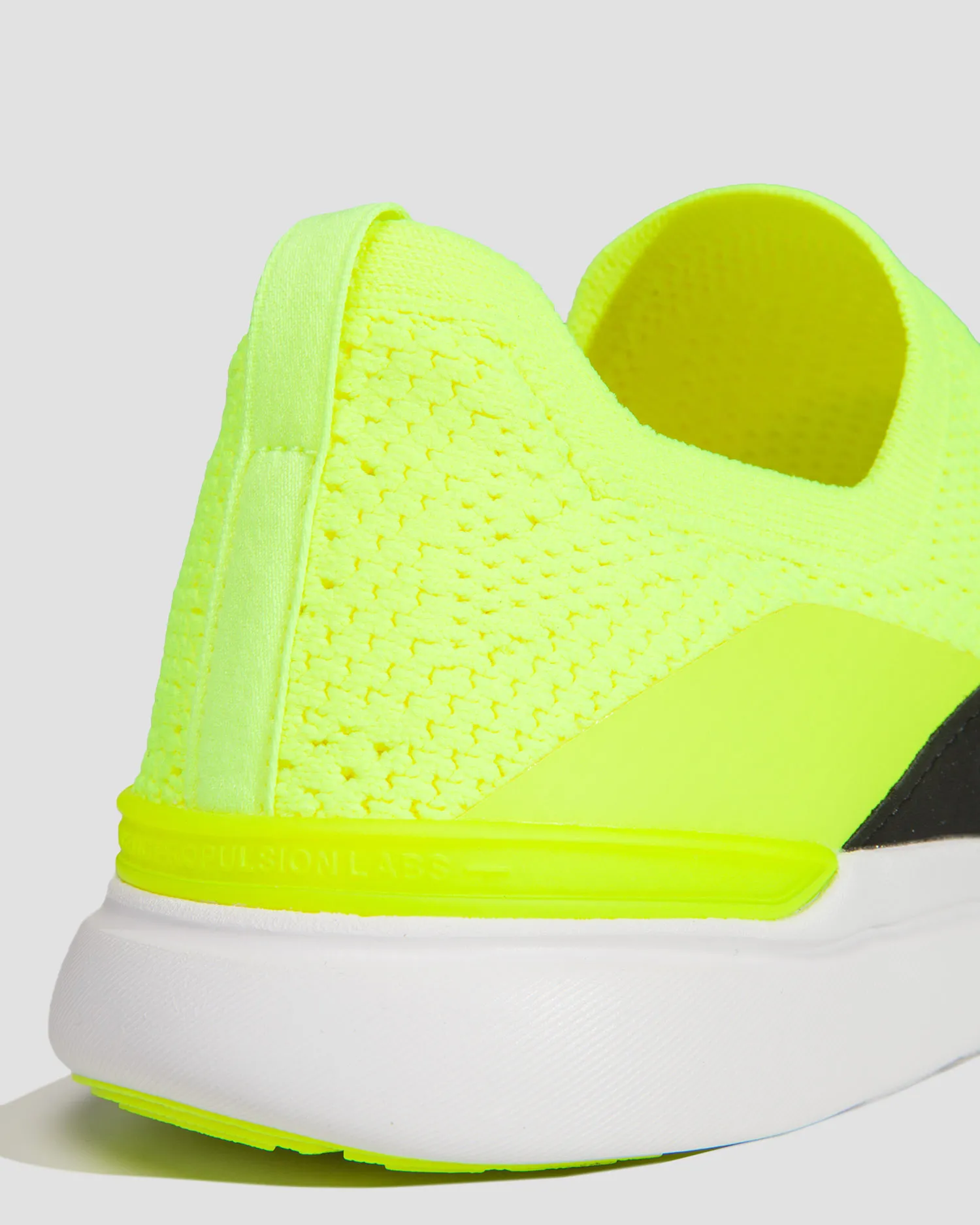 Scarpe APL ATHLETIC PROPULSION LABS TECHLOOM BLISS 22006121787-energy-black-white