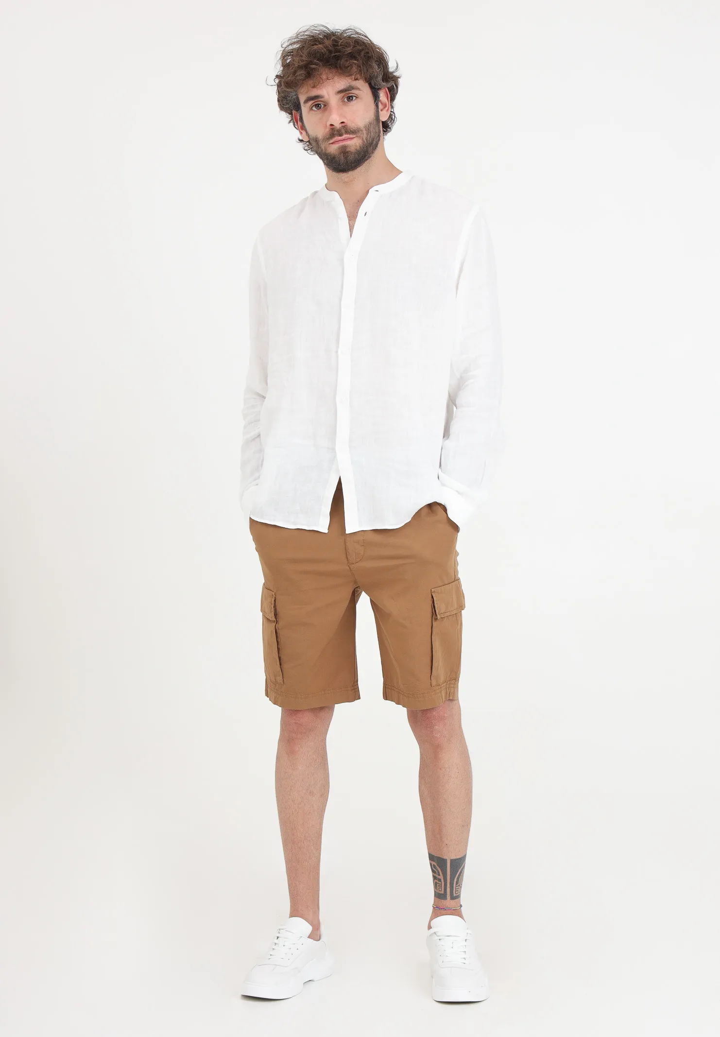 Shorts da uomo marroni modello cargo