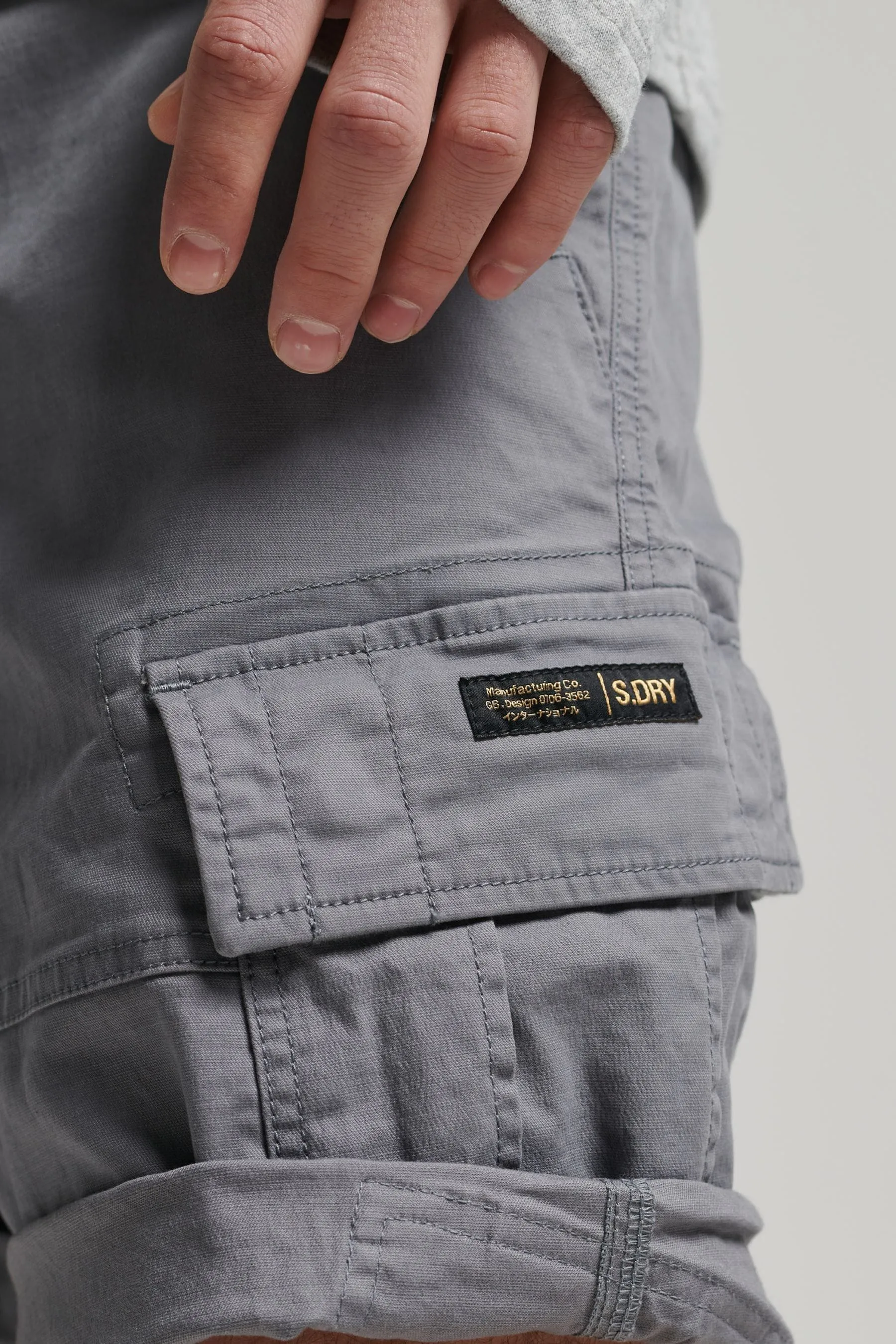 Superdry - Shorts cargo con logo vintage