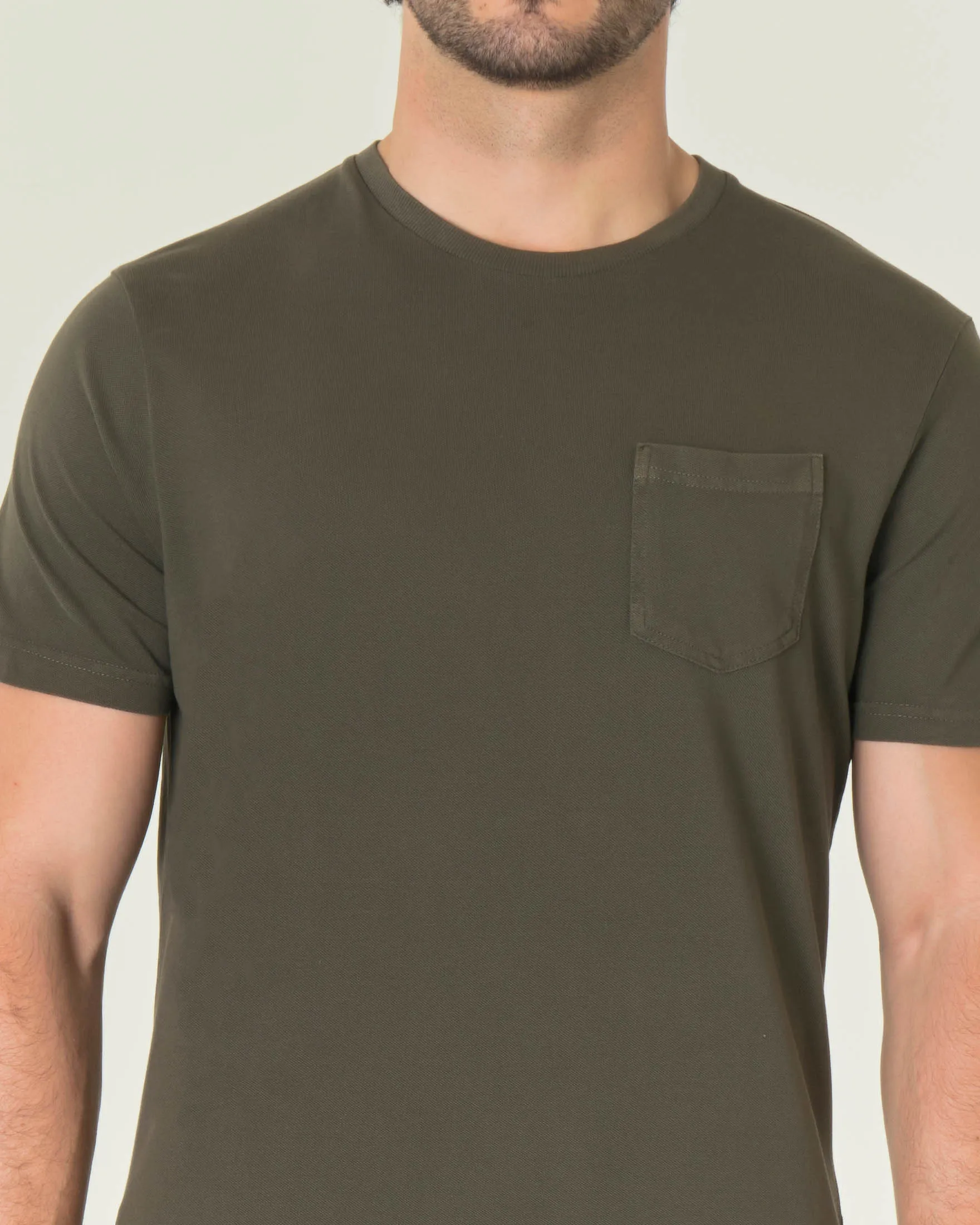 T-shirt verde militare mezza manica in piquè di cotone con taschino applicato sul petto