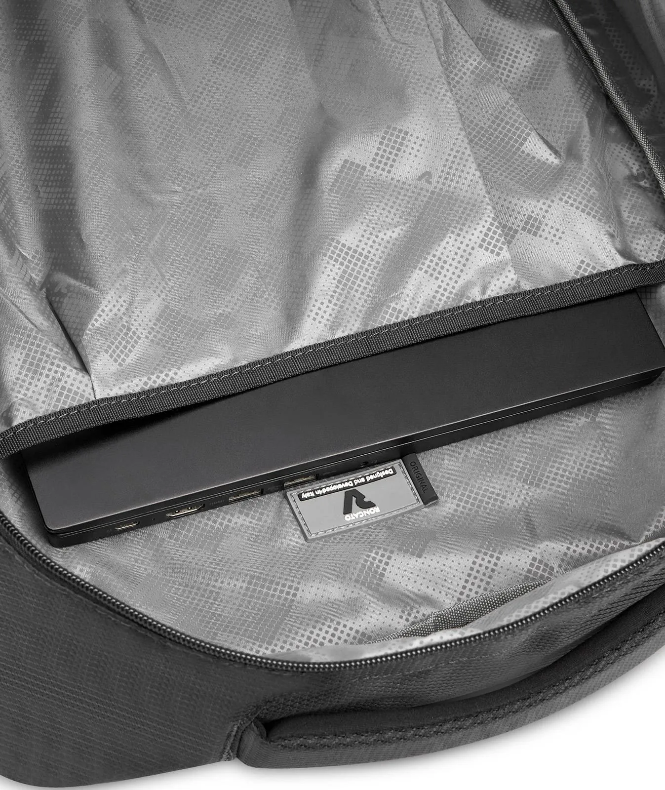 Zaino nero morbido da viaggio con tasche interne